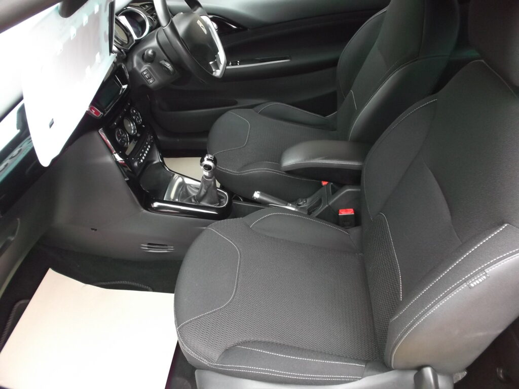 2014 citroen ds3 1. 6 hdi dstyle, only 84,000 miles, s/h, moted 2026, excellent condition 2014 citroen ds3 1. 6 hdi dstyle, only 84,000 miles, s/h, moted 2026, excellent condition - image 12