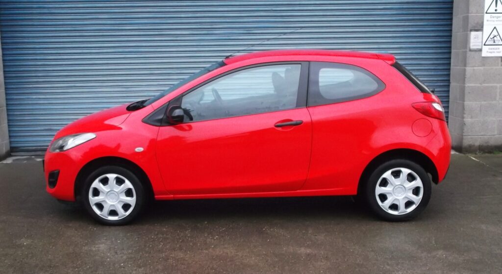 2013 13 mazda 2 1. 3 ts 3dr only 70,000 miles sh mot 2026 excellent condition 2013 13 mazda 2 1. 3 ts 3dr only 70,000 miles sh mot 2026 excellent condition - image 3