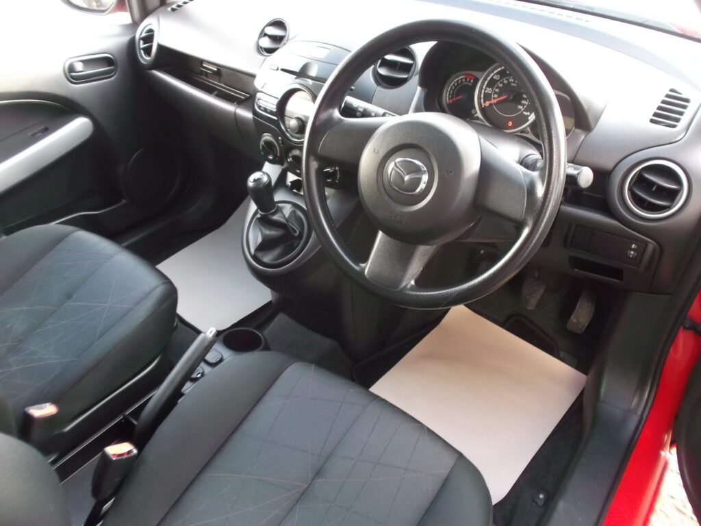 2013 13 mazda 2 1. 3 ts 3dr only 70,000 miles sh mot 2026 excellent condition 2013 13 mazda 2 1. 3 ts 3dr only 70,000 miles sh mot 2026 excellent condition - image 8