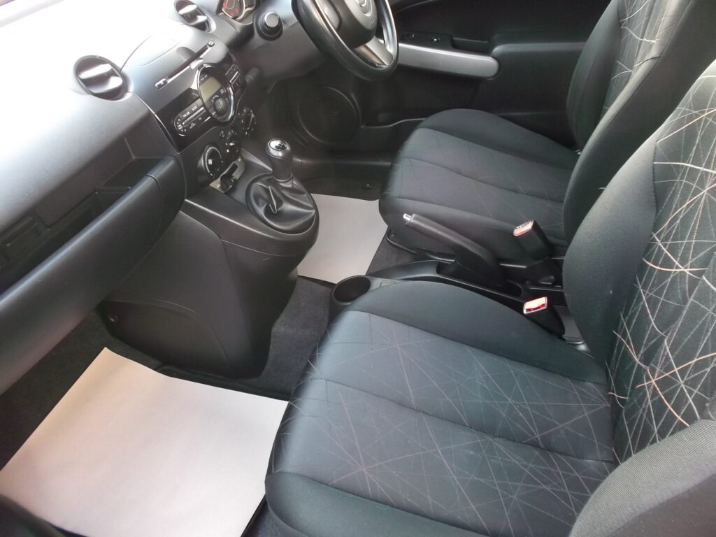 2013 13 mazda 2 1. 3 ts 3dr only 70,000 miles sh mot 2026 excellent condition 2013 13 mazda 2 1. 3 ts 3dr only 70,000 miles sh mot 2026 excellent condition - image 11