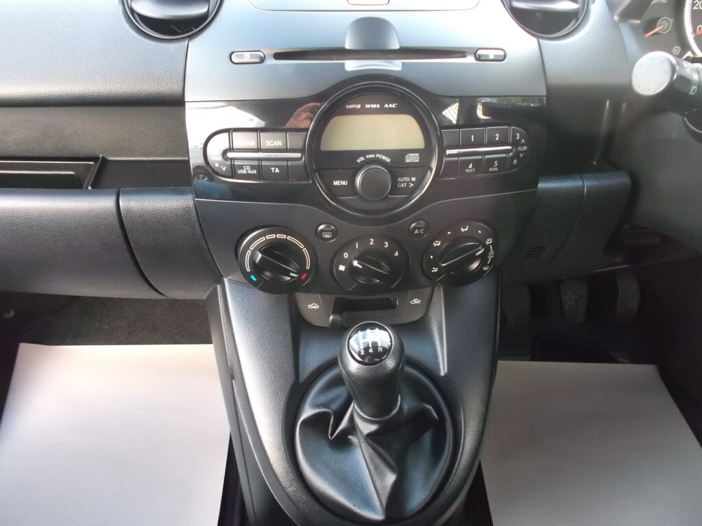 2013 13 mazda 2 1. 3 ts 3dr only 70,000 miles sh mot 2026 excellent condition 2013 13 mazda 2 1. 3 ts 3dr only 70,000 miles sh mot 2026 excellent condition - image 12