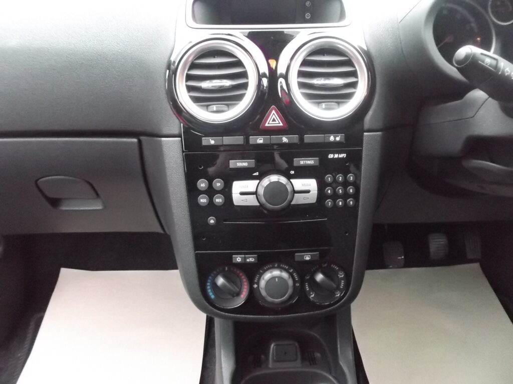 2014 14 vauxhall corsa 1. 4 se only 79,000 miles s/h, full mot 2026, excellent condition 2014 14 vauxhall corsa 1. 4 se only 79,000 miles s/h, full mot 2026, excellent condition - image 12