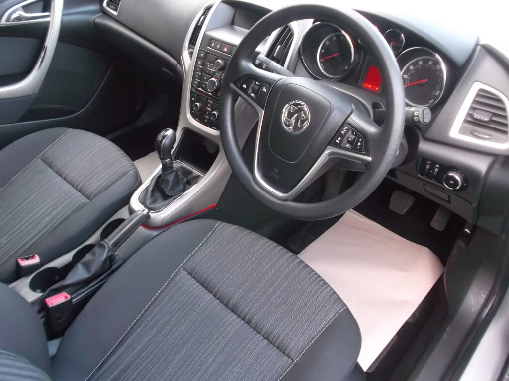 2012 62 vauxhall astra 1. 4 exclusiv 5dr ## only 42,000 miles ## f/s/h, full mot december 2026, excellent condition 2012 62 vauxhall astra 1. 4 exclusiv 5dr ## only 42,000 miles ## f/s/h, full mot december 2026, excellent condition - image 11