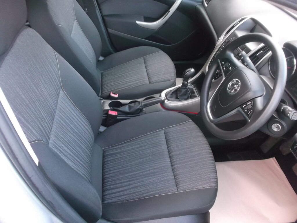 2012 62 vauxhall astra 1. 4 exclusiv 5dr ## only 42,000 miles ## f/s/h, full mot december 2026, excellent condition 2012 62 vauxhall astra 1. 4 exclusiv 5dr ## only 42,000 miles ## f/s/h, full mot december 2026, excellent condition - image 13