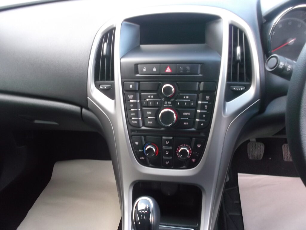 2012 62 vauxhall astra 1. 4 exclusiv 5dr ## only 42,000 miles ## f/s/h, full mot december 2026, excellent condition 2012 62 vauxhall astra 1. 4 exclusiv 5dr ## only 42,000 miles ## f/s/h, full mot december 2026, excellent condition - image 15