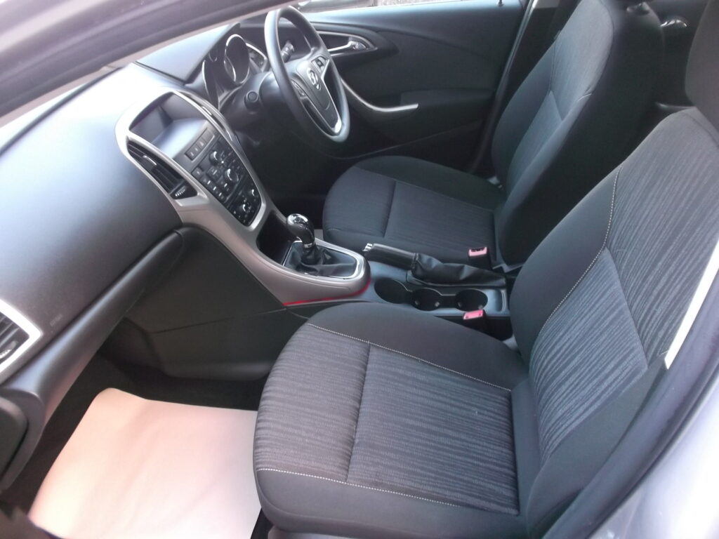 2012 62 vauxhall astra 1. 4 exclusiv 5dr ## only 42,000 miles ## f/s/h, full mot december 2026, excellent condition 2012 62 vauxhall astra 1. 4 exclusiv 5dr ## only 42,000 miles ## f/s/h, full mot december 2026, excellent condition - image 10