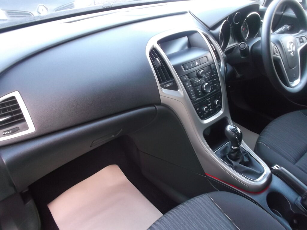 2012 62 vauxhall astra 1. 4 exclusiv 5dr ## only 42,000 miles ## f/s/h, full mot december 2026, excellent condition 2012 62 vauxhall astra 1. 4 exclusiv 5dr ## only 42,000 miles ## f/s/h, full mot december 2026, excellent condition - image 14