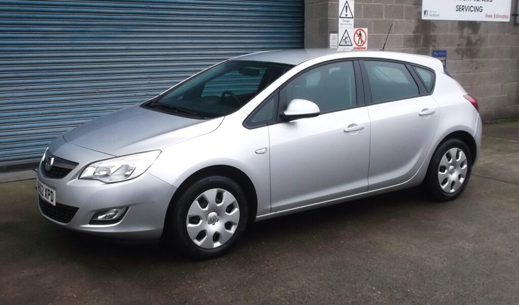2012 62 vauxhall astra 1. 4 exclusiv 5dr ## only 42,000 miles ## f/s/h, full mot december 2026, excellent condition 2012 62 vauxhall astra 1. 4 exclusiv 5dr ## only 42,000 miles ## f/s/h, full mot december 2026, excellent condition - image 3
