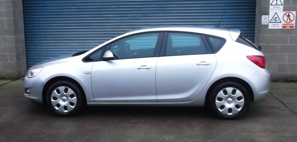 2012 62 vauxhall astra 1. 4 exclusiv 5dr ## only 42,000 miles ## f/s/h, full mot december 2026, excellent condition 2012 62 vauxhall astra 1. 4 exclusiv 5dr ## only 42,000 miles ## f/s/h, full mot december 2026, excellent condition - image 4