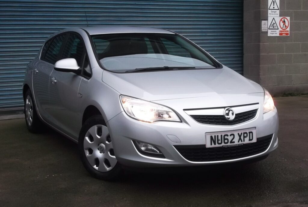2012 62 vauxhall astra 1. 4 exclusiv 5dr ## only 42,000 miles ## f/s/h, full mot december 2026, excellent condition 2012 62 vauxhall astra 1. 4 exclusiv 5dr ## only 42,000 miles ## f/s/h, full mot december 2026, excellent condition