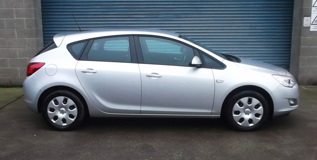 2012 62 vauxhall astra 1. 4 exclusiv 5dr ## only 42,000 miles ## f/s/h, full mot december 2026, excellent condition 2012 62 vauxhall astra 1. 4 exclusiv 5dr ## only 42,000 miles ## f/s/h, full mot december 2026, excellent condition - image 6